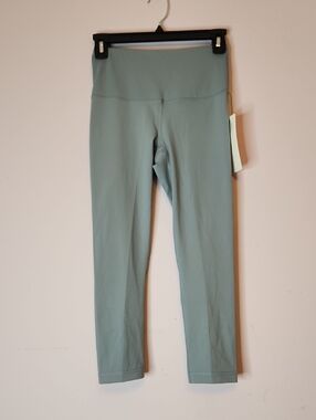 YOGALICIOUS High Rise Capri Length, color Ocean Haze, size XS